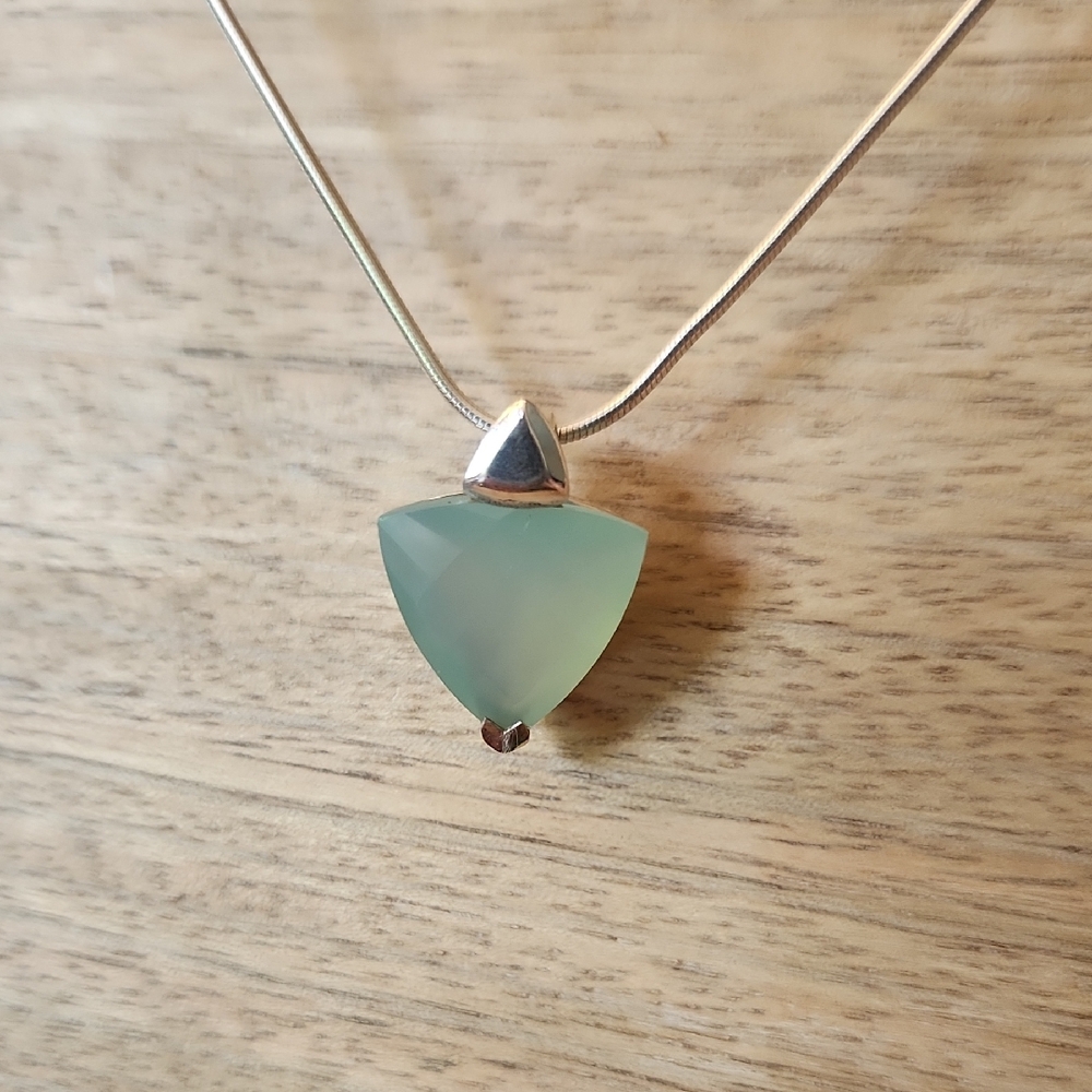 Elegant Silver and Green Pendant Necklace